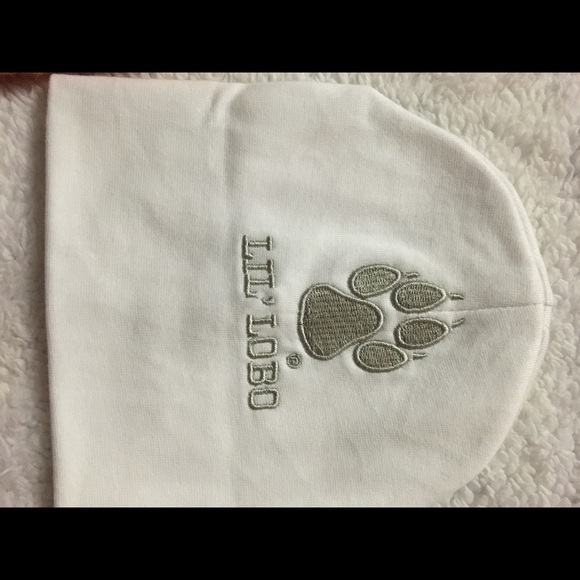 7 newborn beanies - Picture 3 of 5